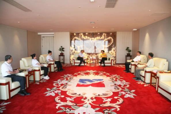 陕西服装学院及五零五药业吕明董事长一行到访350vip8888新葡的京集团股份