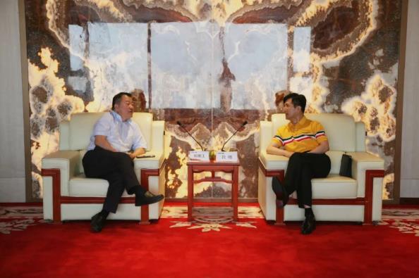 陕西服装学院及五零五药业吕明董事长一行到访350vip8888新葡的京集团股份