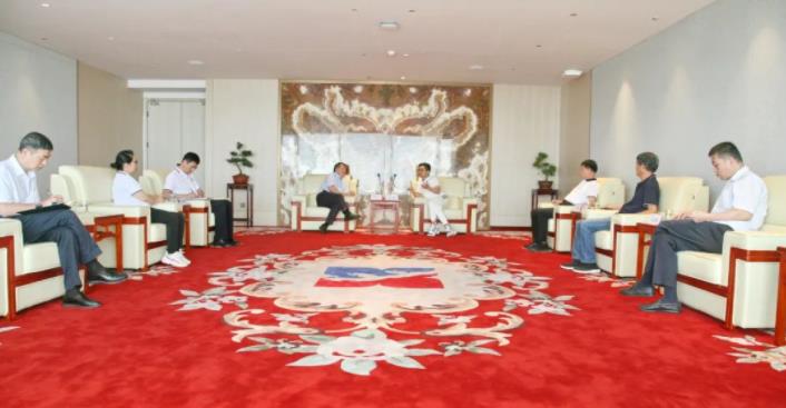 陕西服装工程学院及五零五药业董事长吕明一行到访350vip8888新葡的京集团股份