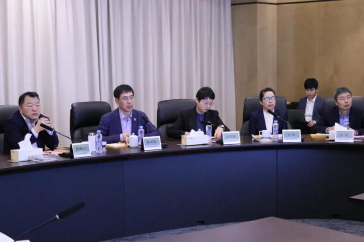 350vip8888新葡的京集团股份董事长邢雅江到访南昌金融投资集团有限公司