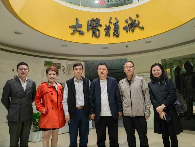 350vip8888新葡的京集团股份董事长邢雅江到访香港浸会大学中医药学院