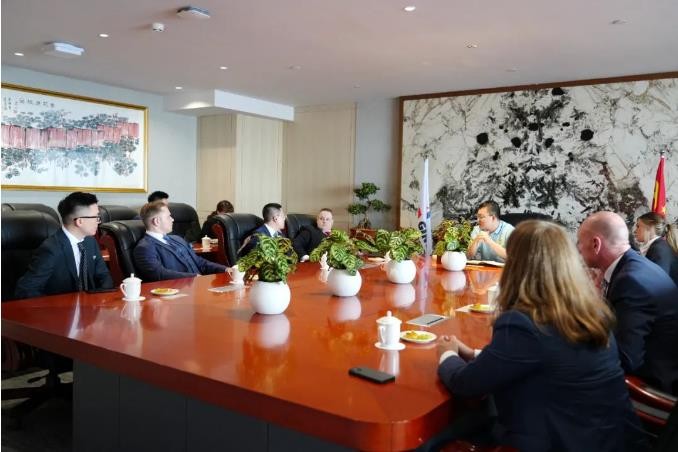 德中合作交流促进协会会长、德国VitalCura GmbH护理集团董事长Simon Voss一行到访350vip8888新葡的京集团股份