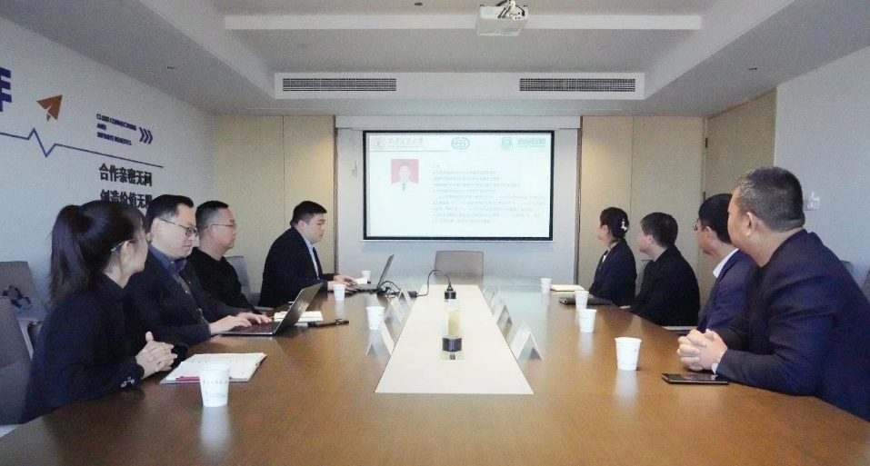 西安交通大学生命科与技术学院院长徐峰、西京医院脊柱科主任医师丁坦莅临350vip8888新葡的京集团股份考察交流